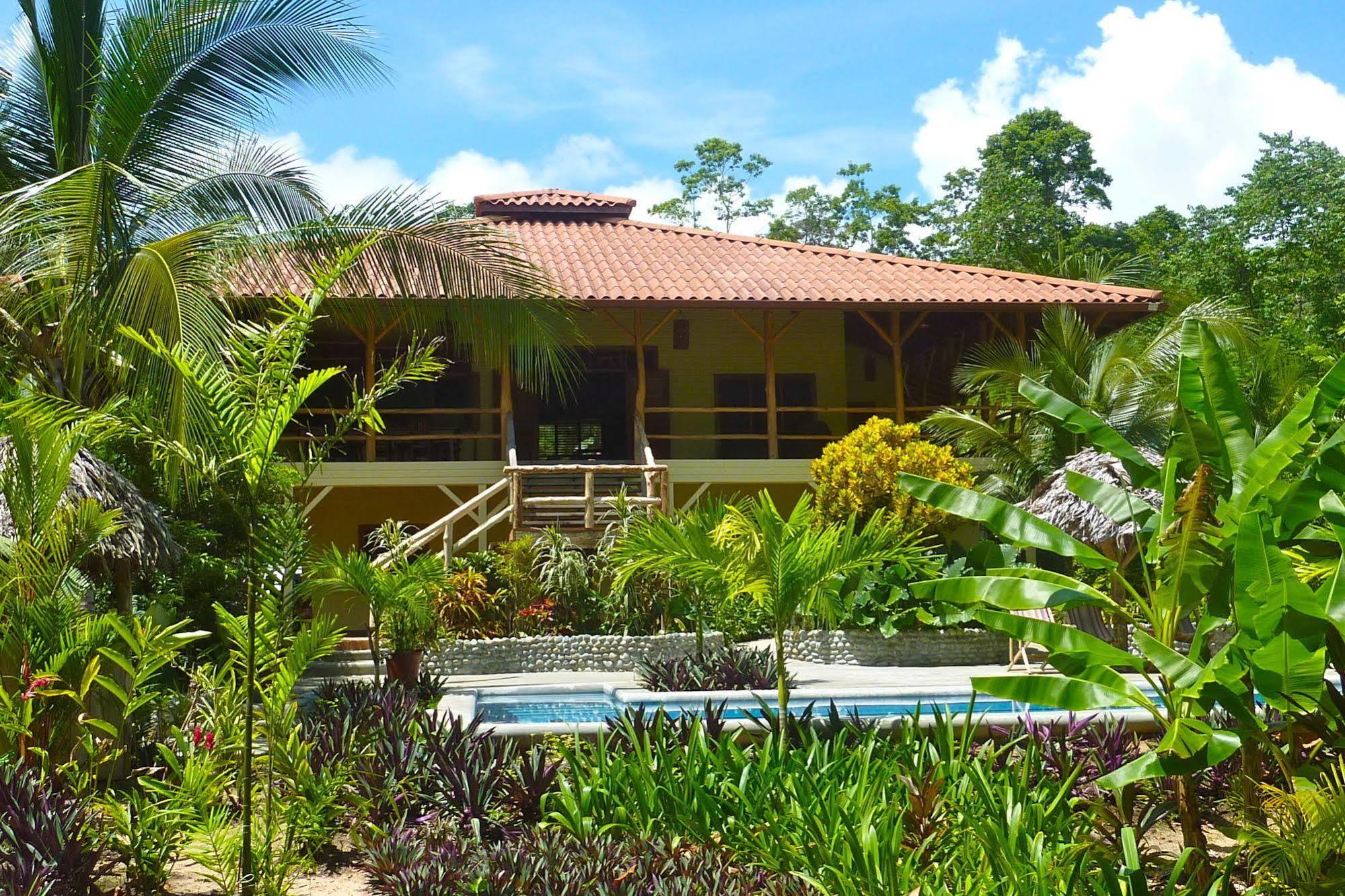 Bluff Beach Retreat Bocas del Toro Exterior photo