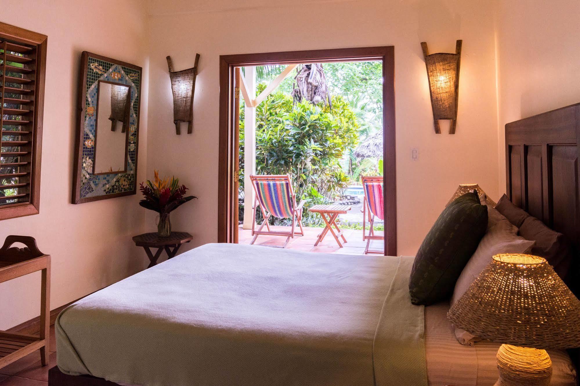 Bluff Beach Retreat Bocas del Toro Exterior photo