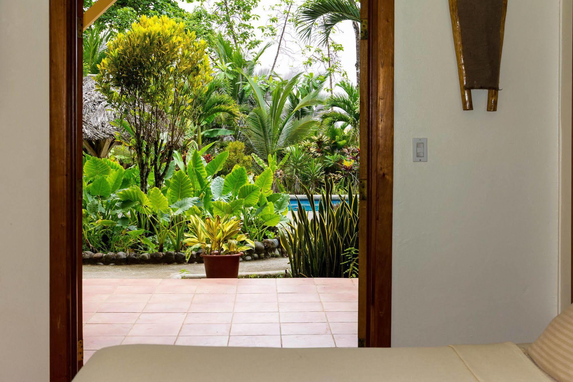 Bluff Beach Retreat Bocas del Toro Exterior photo