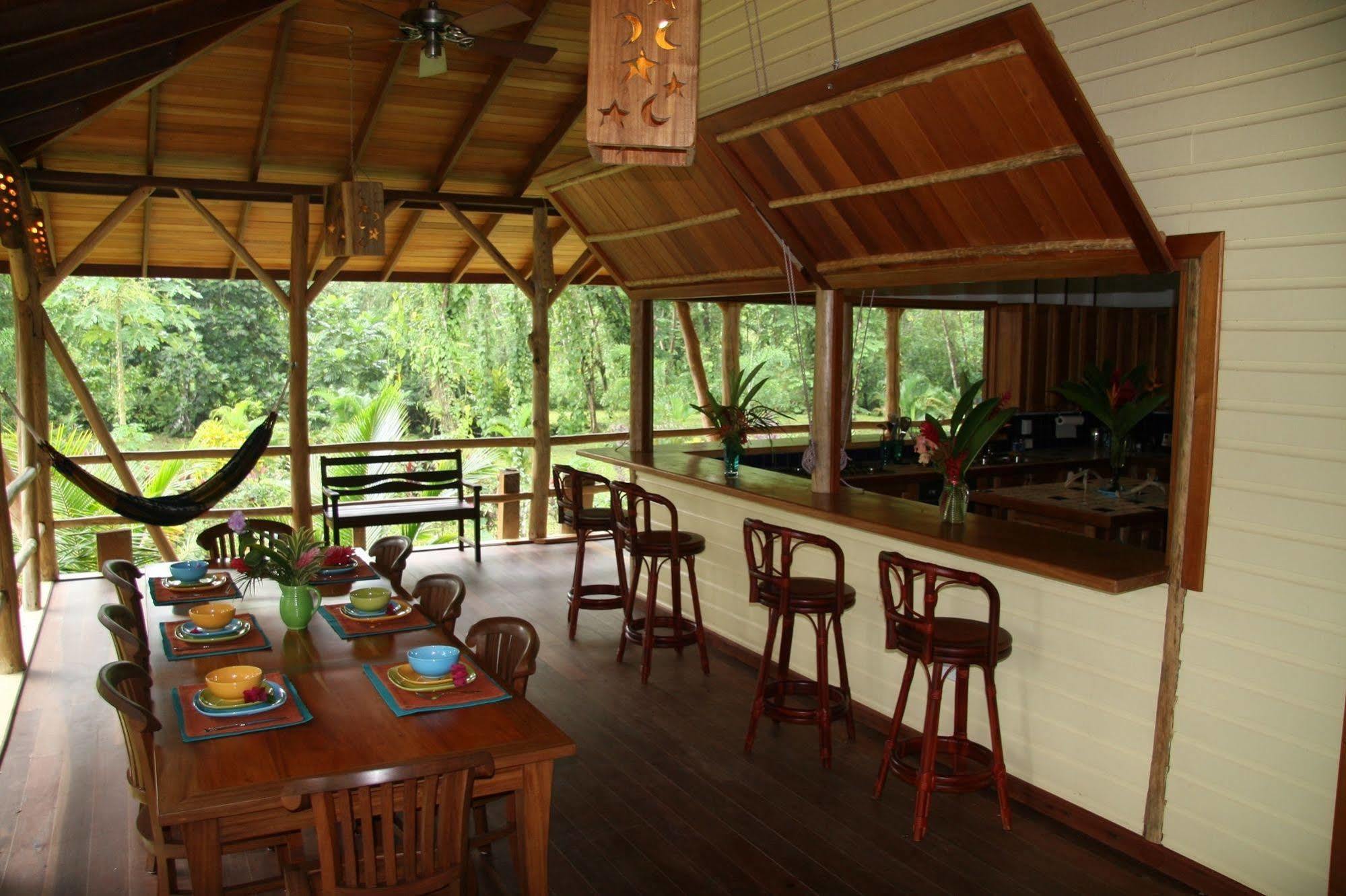 Bluff Beach Retreat Bocas del Toro Exterior photo